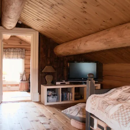 Nydelig Hyttetun Pa Torpoasen