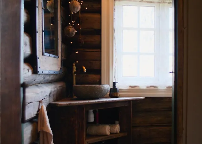 Nydelig Hyttetun Pa Torpoasen