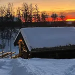 Nydelig Hyttetun Pa Torpoasen